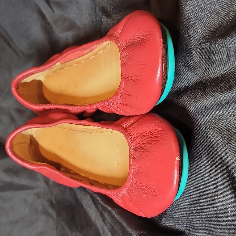 💋💋 Cardinal Red Tieks 💋💋